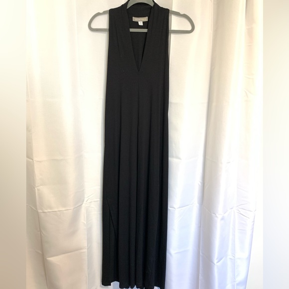 Stina Sayre - LONG SLEEVELESS EVENTIDE DRESS (in black) - Picture 2 of 5